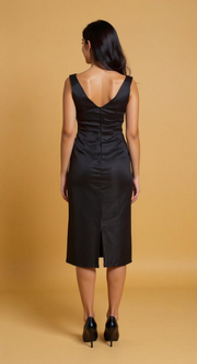 Fiafia Classic Black Midi Dress – Timeless Elegance Edition